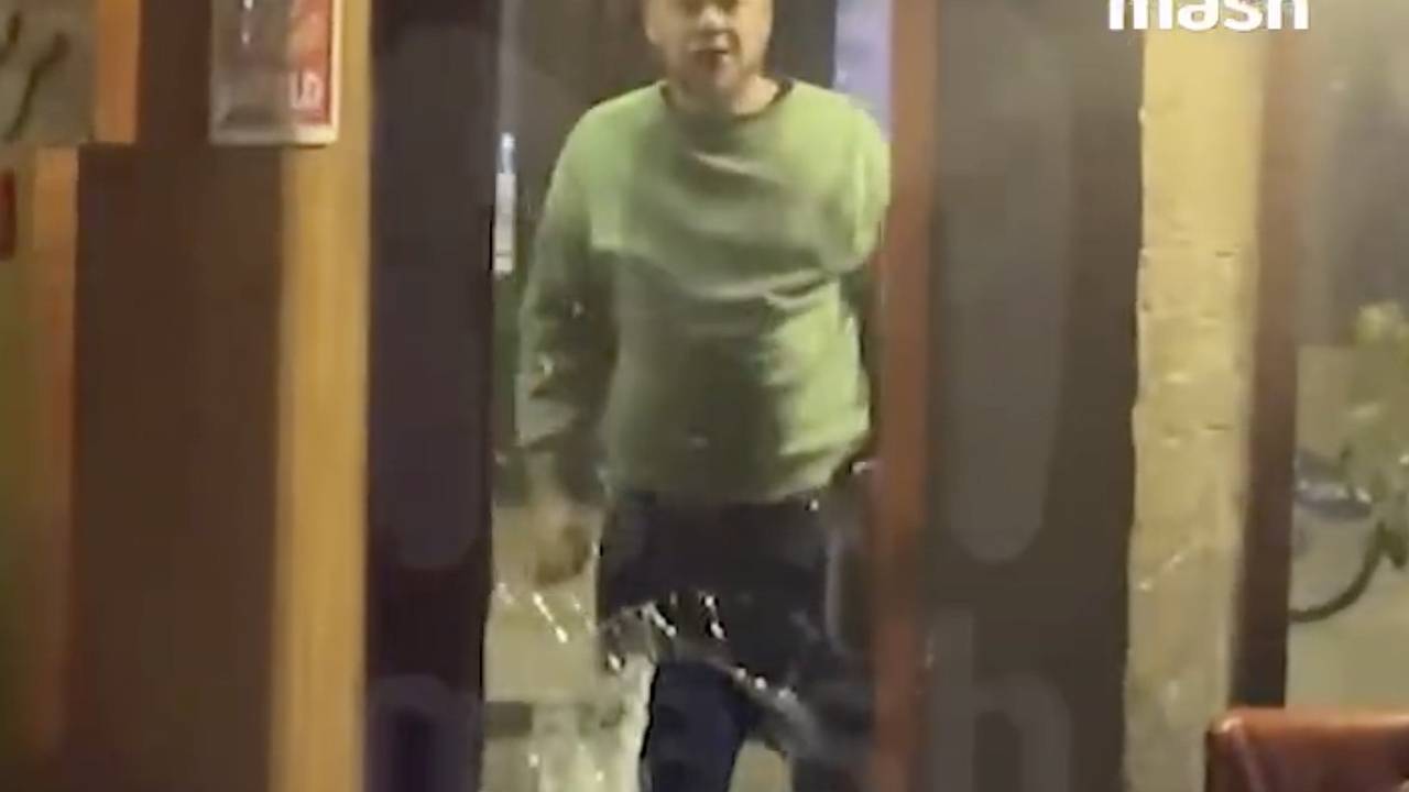 Режиссер московского театра устроил пьяный дебош в баре