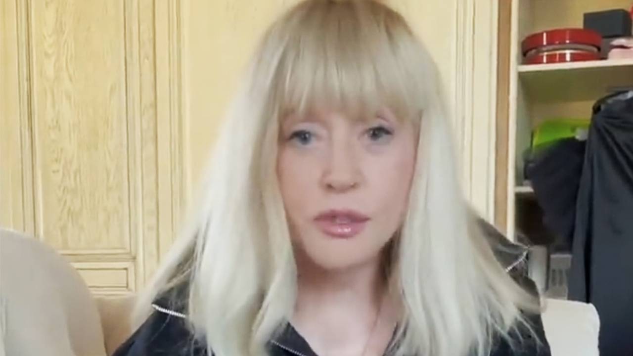 Алла Пугачева записала песню о войне