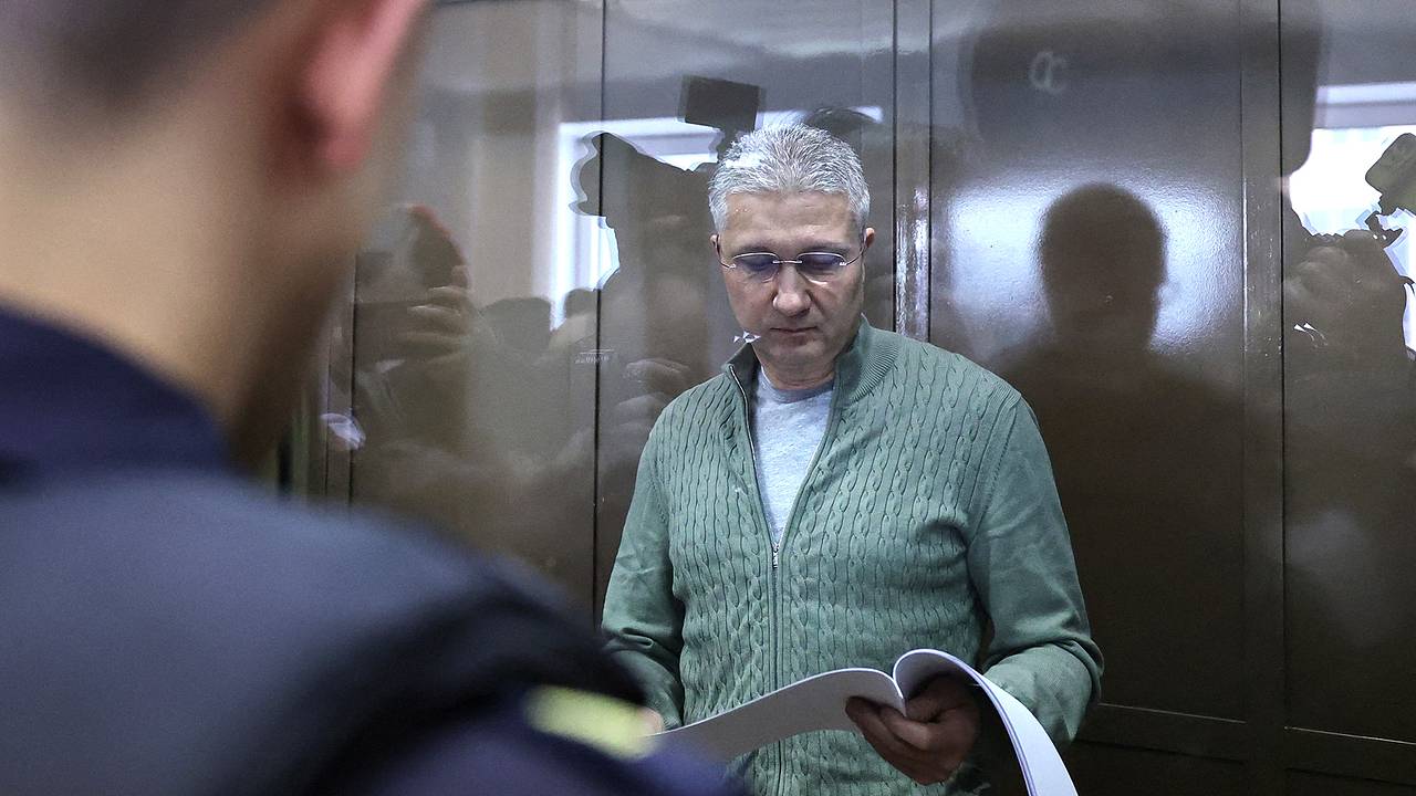 Потерпевшие по делу экс-замминистра обороны России подтвердили желание взыскать миллиарды
