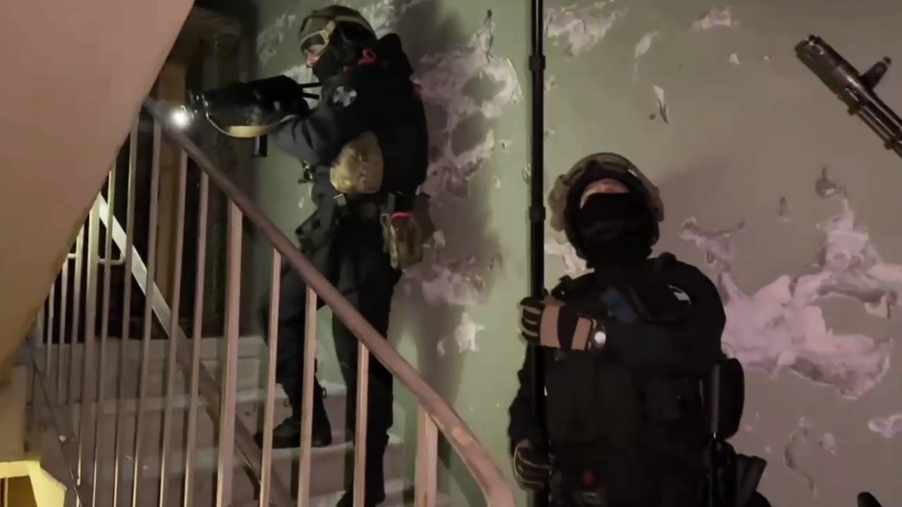 В СК рассказали о найденном на месте стрельбы в Мурманске оружии