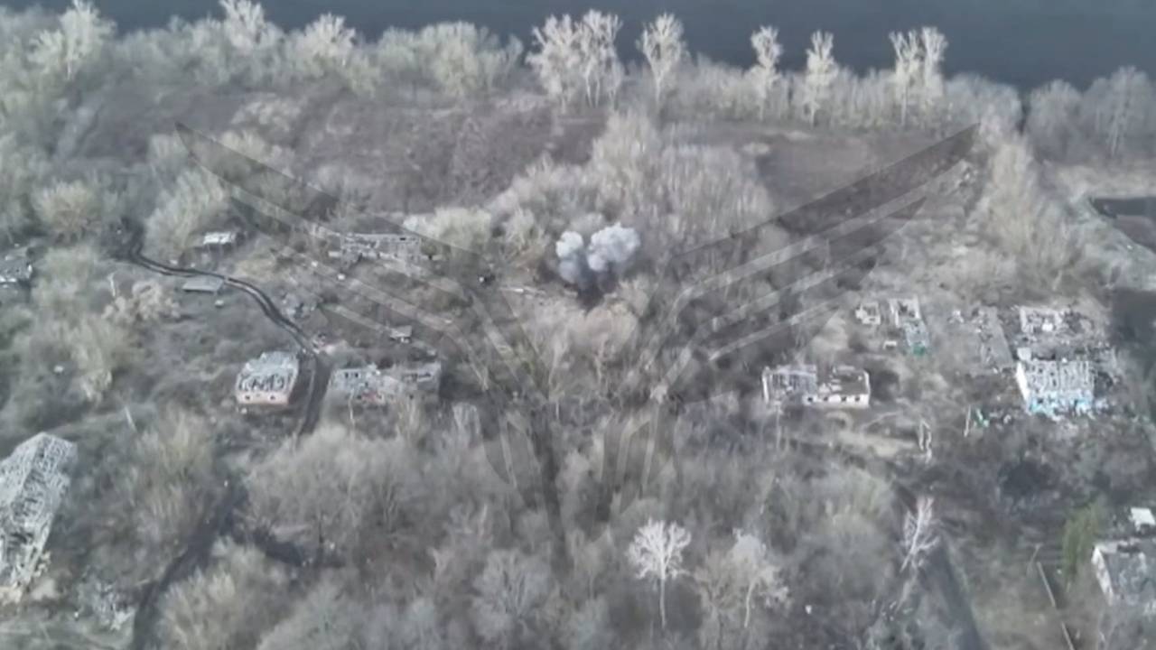 Минобороны показало кадры уничтожения замаскированной техники ВСУ в Курской области