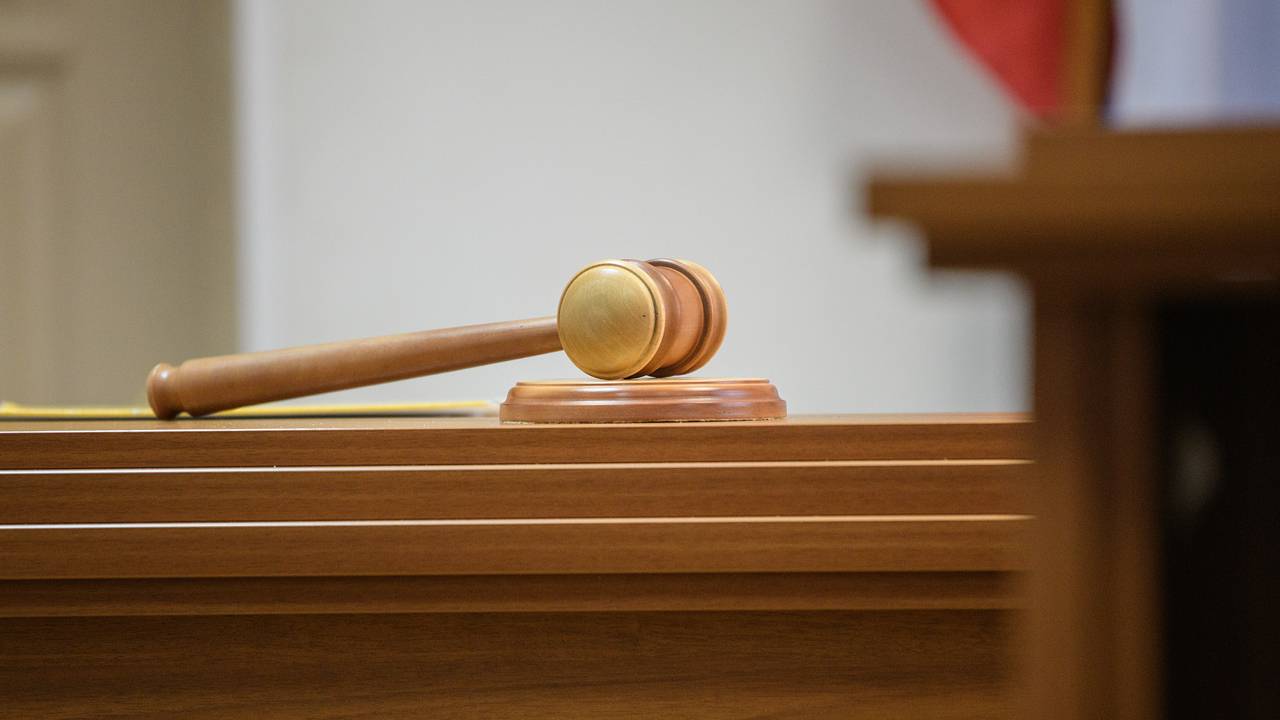 Российский дезертир изощренно истязал приютившую его возлюбленную