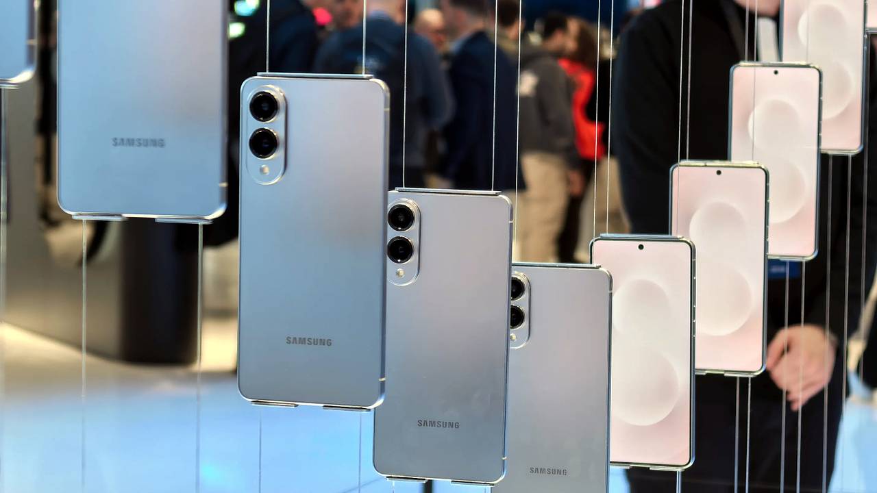 Раскрыта дата анонса самого тонкого смартфона Samsung