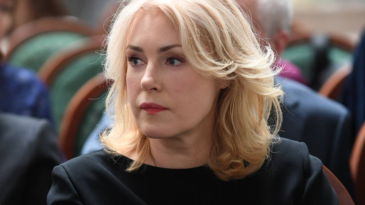 Шукшина раскритиковала выплаты беременным школьницам