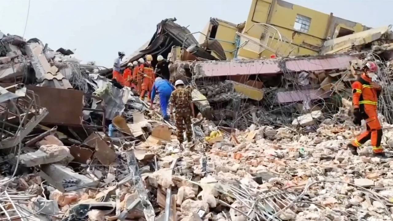 Захарова прокомментировала гибель россиянина в результате землетрясения в Мьянме