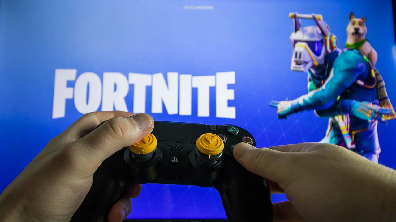 Создатели игры Fortnite обвинили Apple и Google в бандитизме