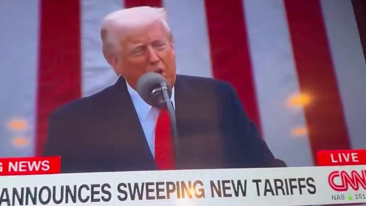 Американский телеканал призвали засудить из-за оранжевого Трампа