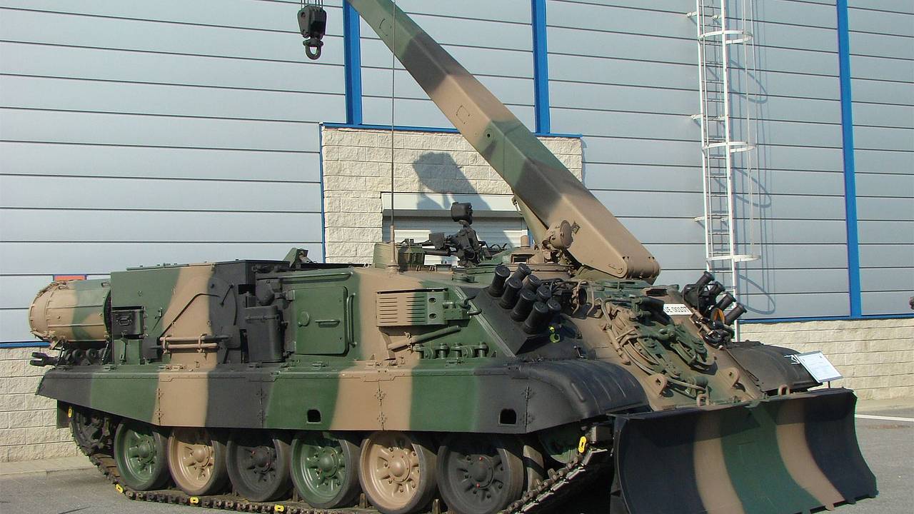 Киев получил польские БРЭМ на шасси Т-72