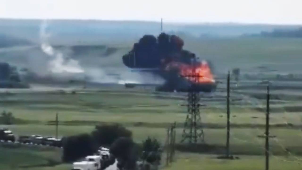 Впервые опубликовано видео удара «Вагнера» по вертолету во время мятежа Пригожина. Никто из экипажа Ка-52 не спасся
