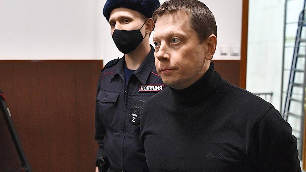 Осужденный за взятки таможенник попытался выдать изъятые у него деньги за помощь СВО