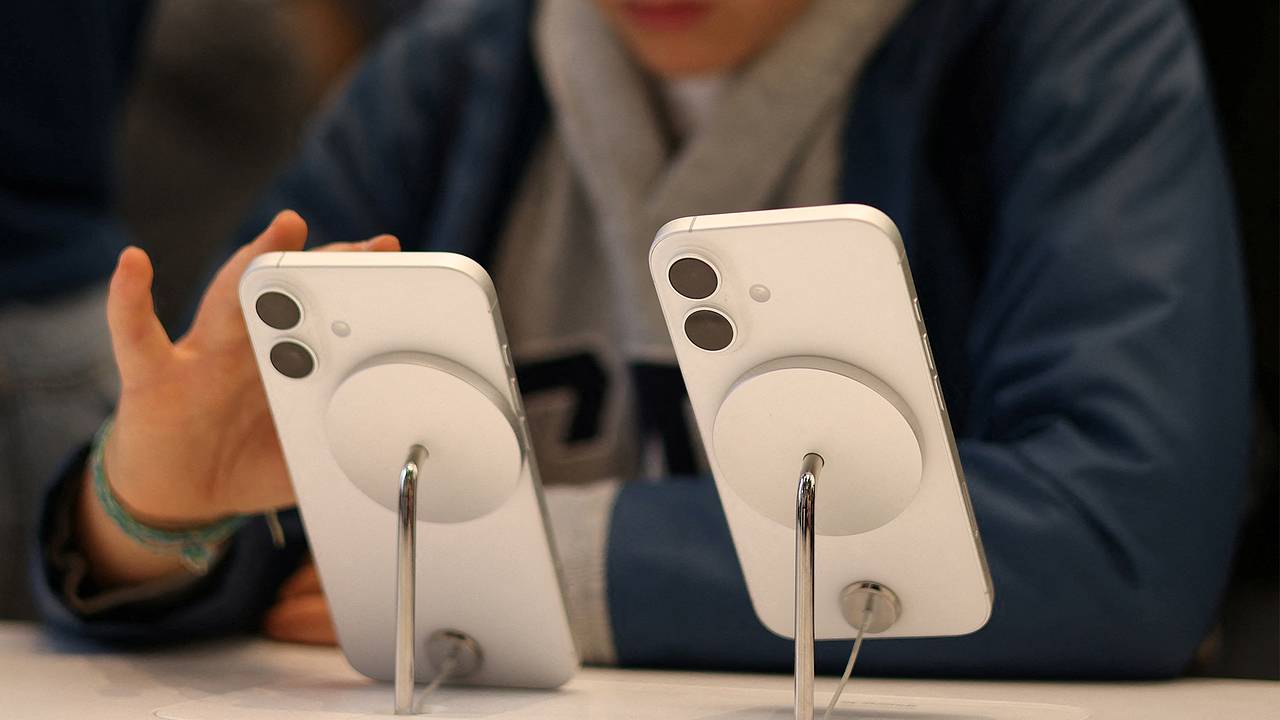 Apple выпустит стеклянный смартфон к юбилею iPhone