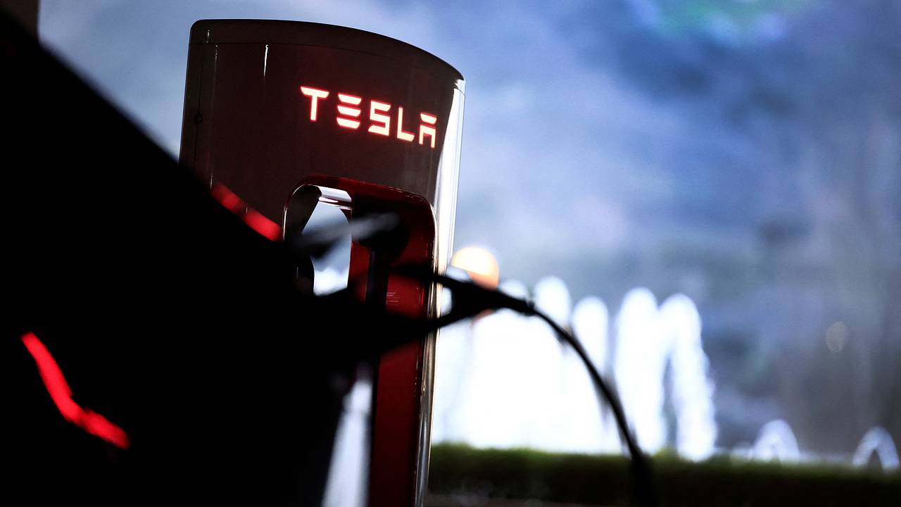 Акции Tesla рухнули до невозможного уровня
