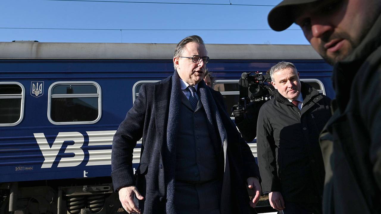 Премьер Бельгии прибыл в Киев вместе с главой МИД и министром обороны страны