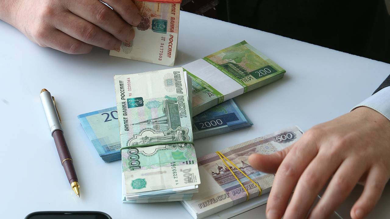 Стало известно о тратах россиян на налог с доходов по вкладам