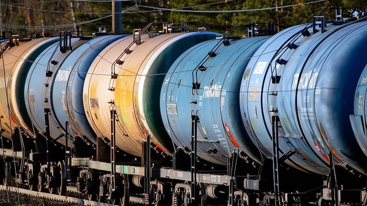 Минфин признал падение нефтегазовых доходов России