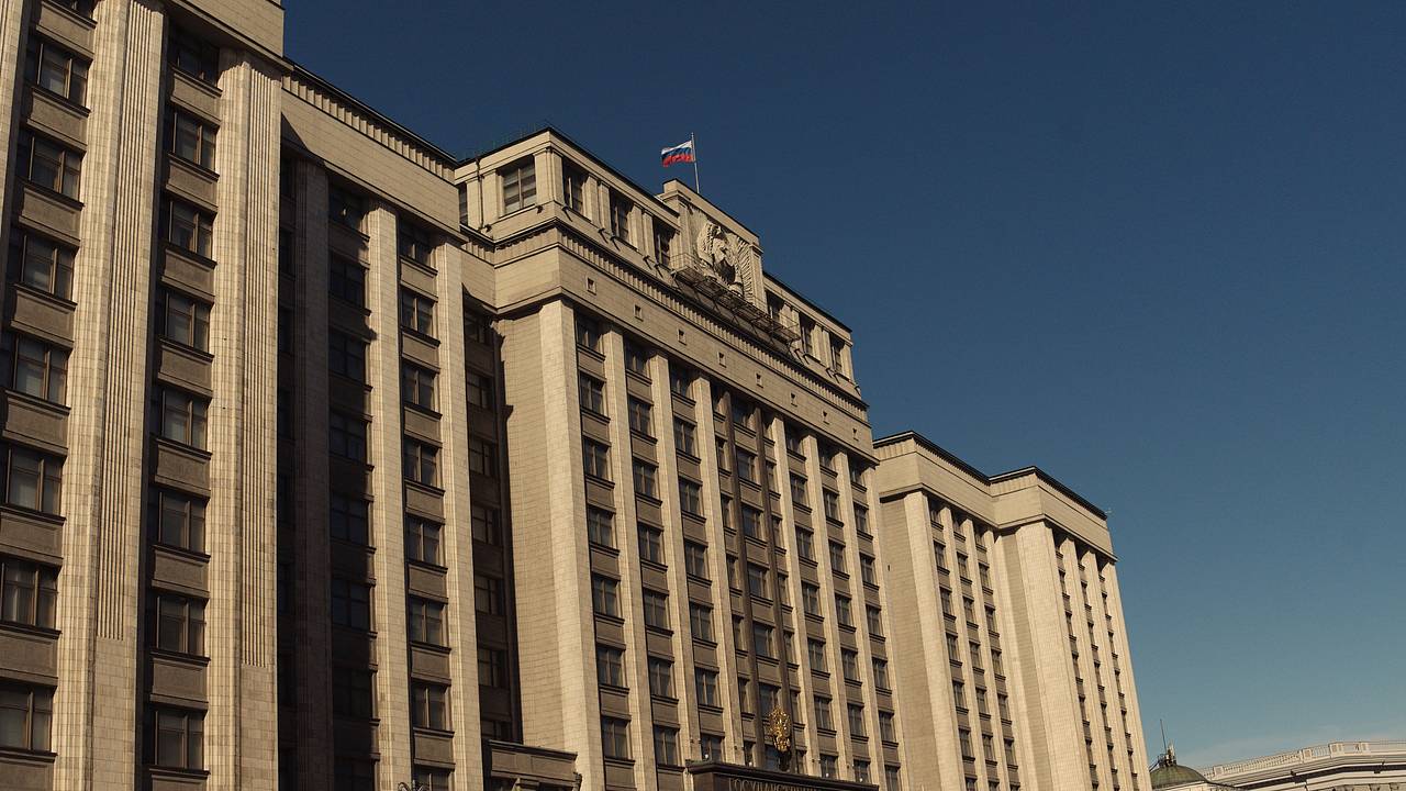Идею разместить российский флаг на банкнотах оценили в Госдуме