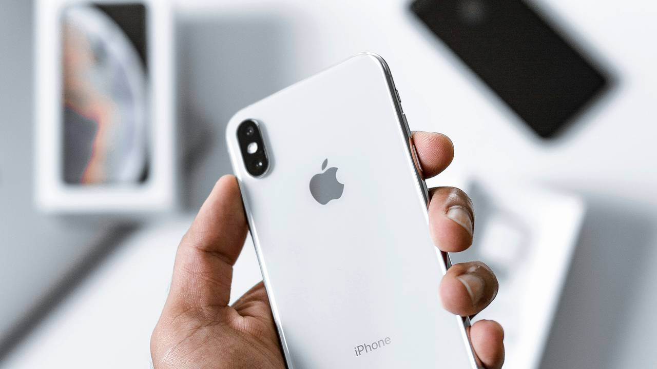 Один из создателей iPhone разработает смартфон без экрана