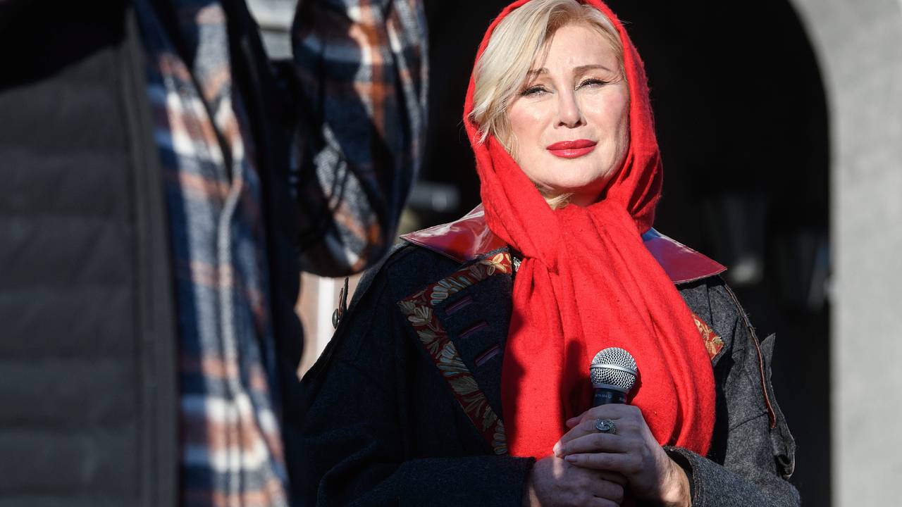 Вика Цыганова назвала уехавших из России звезд тараканом и алкоголичкой