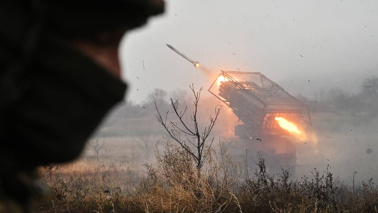 Военкоры показали кадры уничтожения техники ВСУ в Сумской области