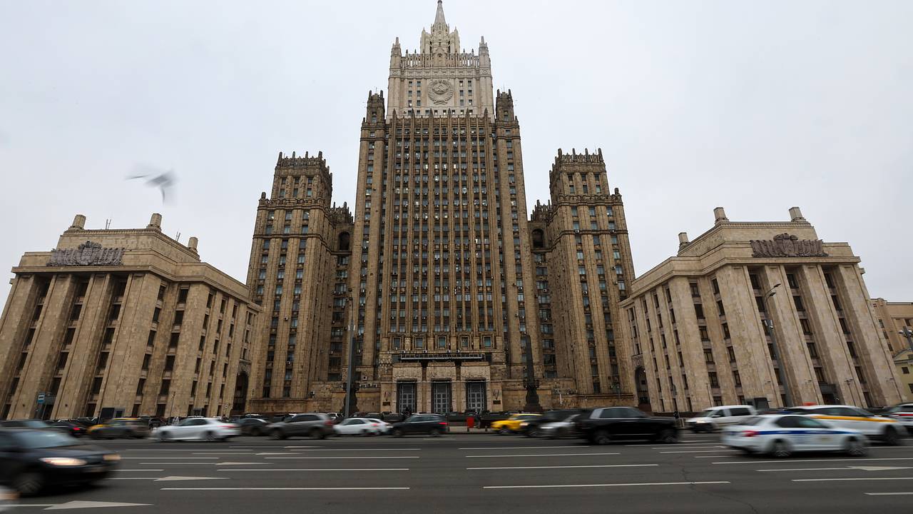Москва отреагировала на осквернение надгробий советских военных в Эстонии
