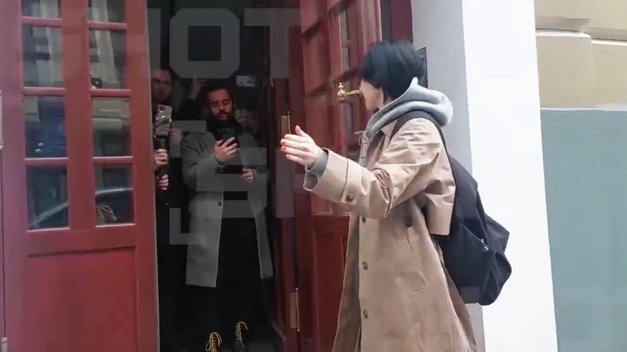 Дочь Ефремова выгнала журналистов из дома актера