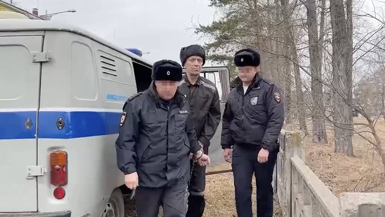 Следственные действия по новому обвинению ангарского маньяка попали на видео