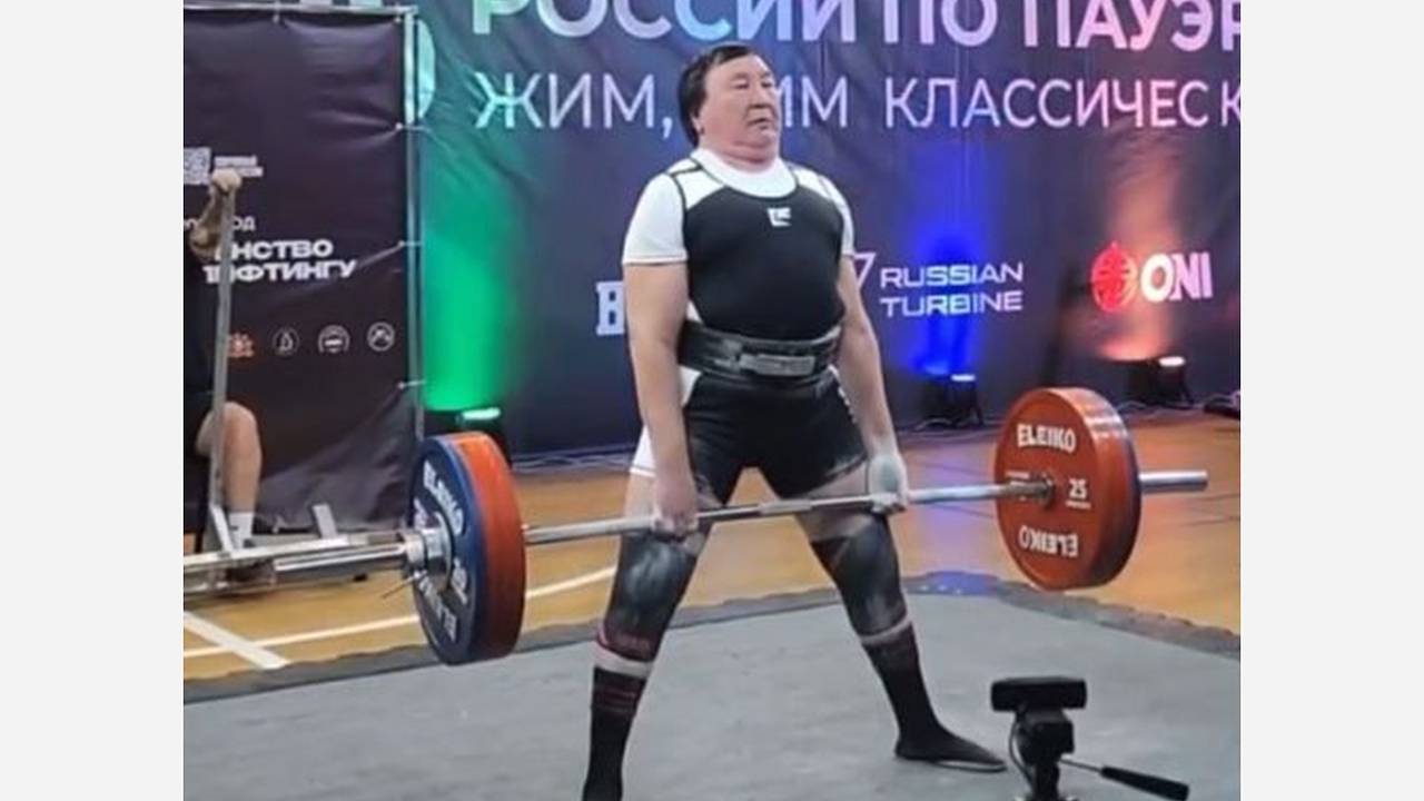 71-летний мужчина установил рекорд России в становой тяге