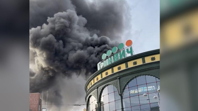В Екатеринбурге потушили пожар на крыше торгового центра «Гринвич»