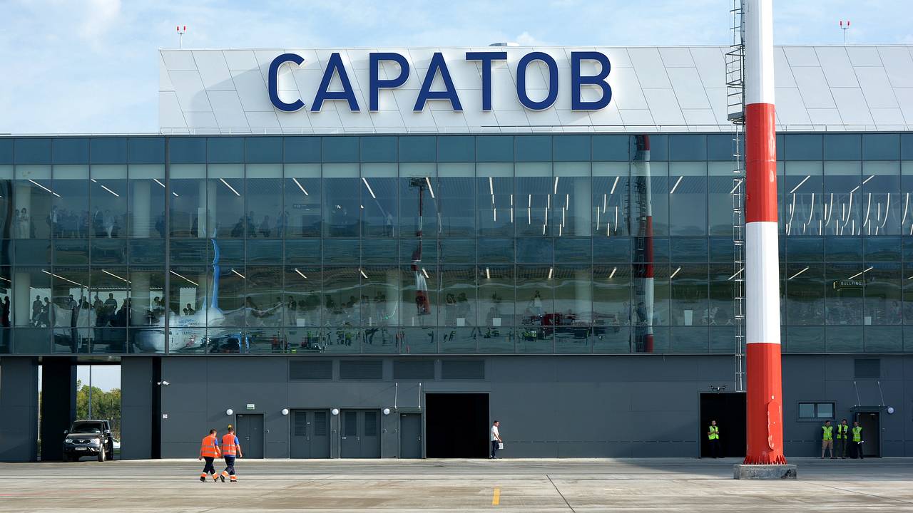 Саратовский аэропорт принял летевшие в Москву самолеты