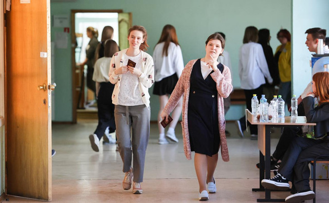 Власти сообщили, когда начнут тестировать оценки за поведение в школах