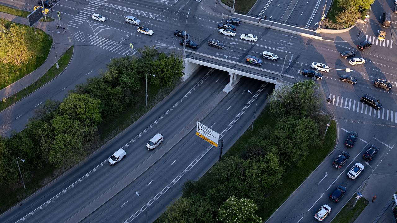 В Москве водителям начали массово приходить штрафы за телефон в руке