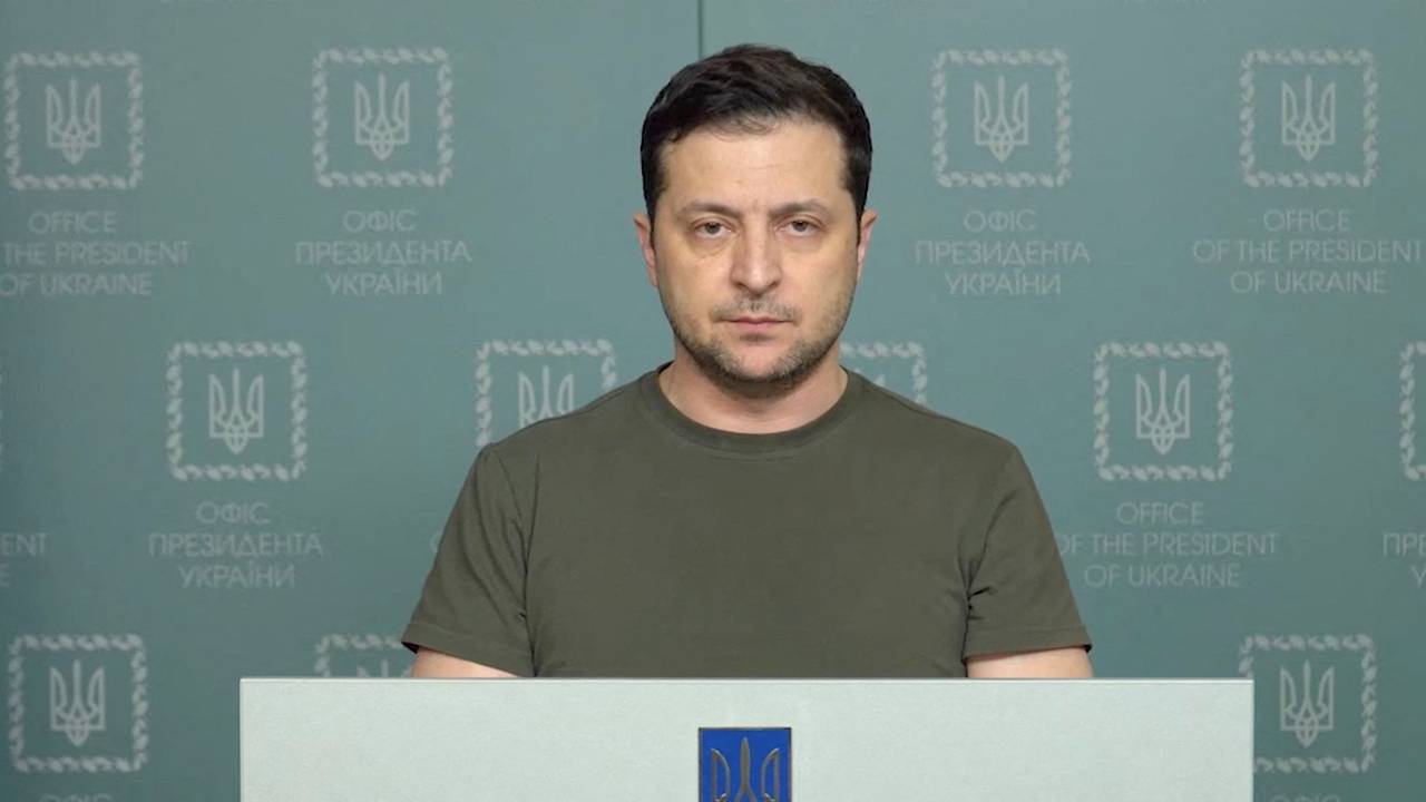 Зеленский заявил о наступлении России на нескольких направлениях