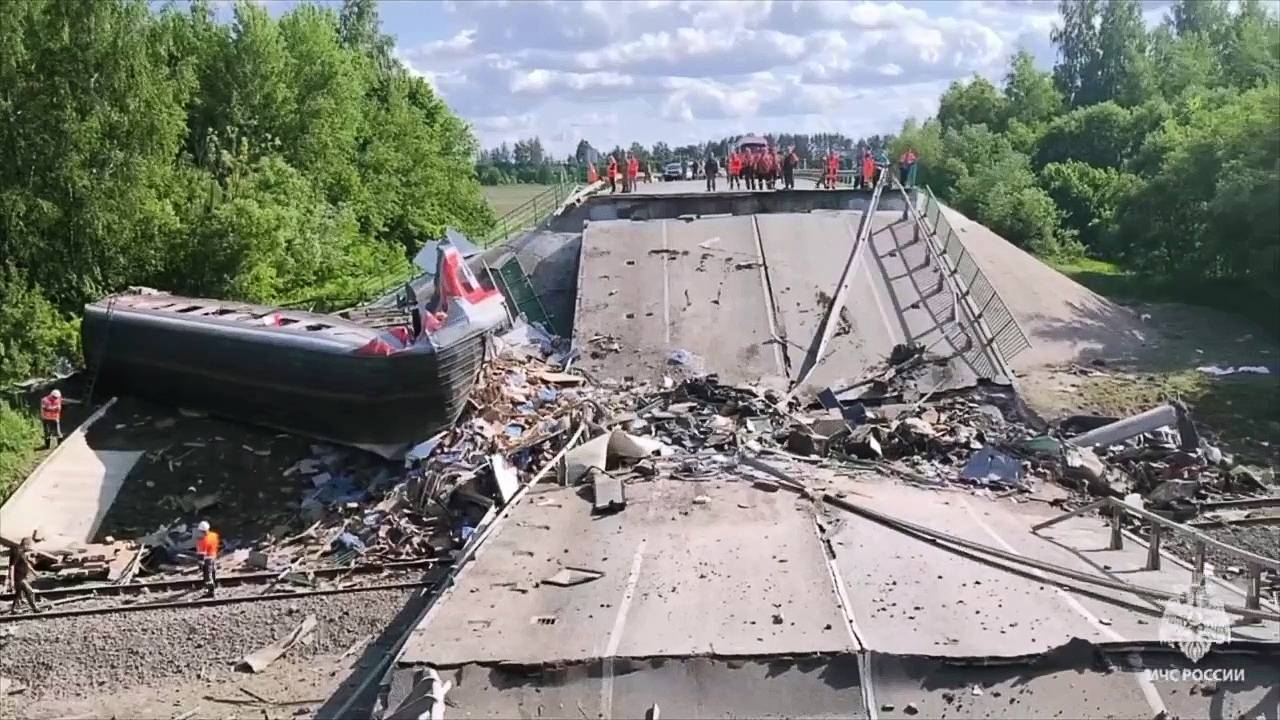Путину подробно доложили о терактах в Брянской и Курской областях. Президент обвинил Киев в попытке срыва мирных переговоров