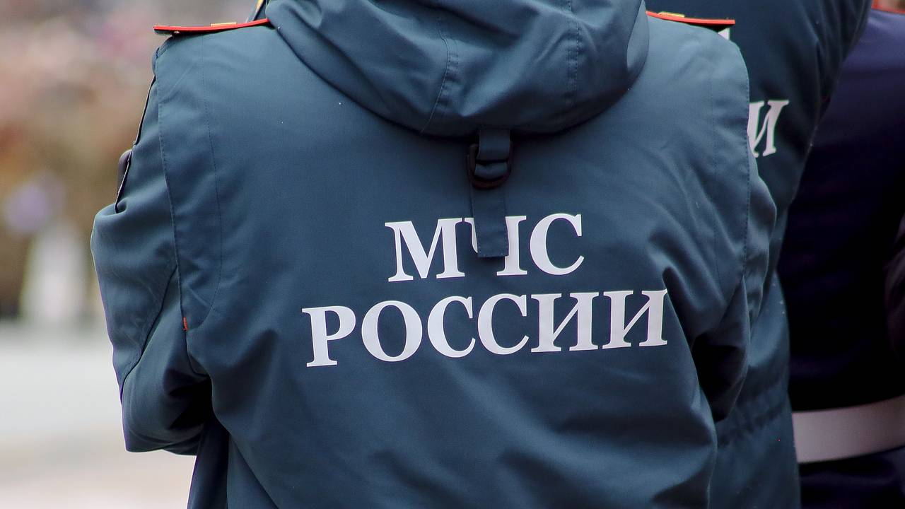 Во Владивостоке с горящего рыболовецкого судна спасли более 20 человек