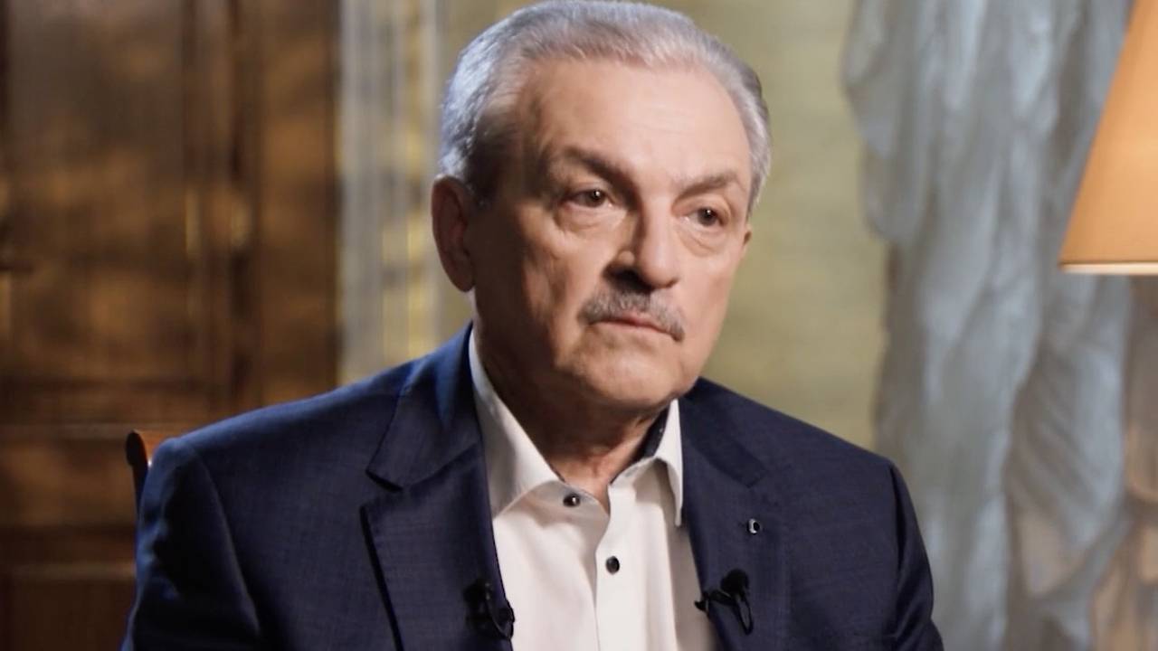 «Должен был согласиться на предательство». Рассекречено имя разведчика, работавшего в 43 странах. Что он рассказал о службе?