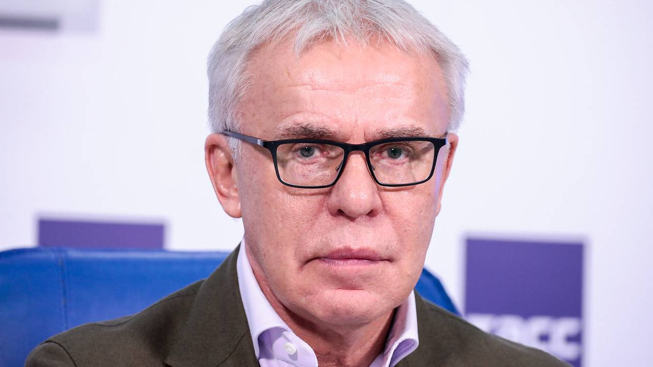 Фетисов отреагировал на блокировку банковских счетов Исинбаевой в России