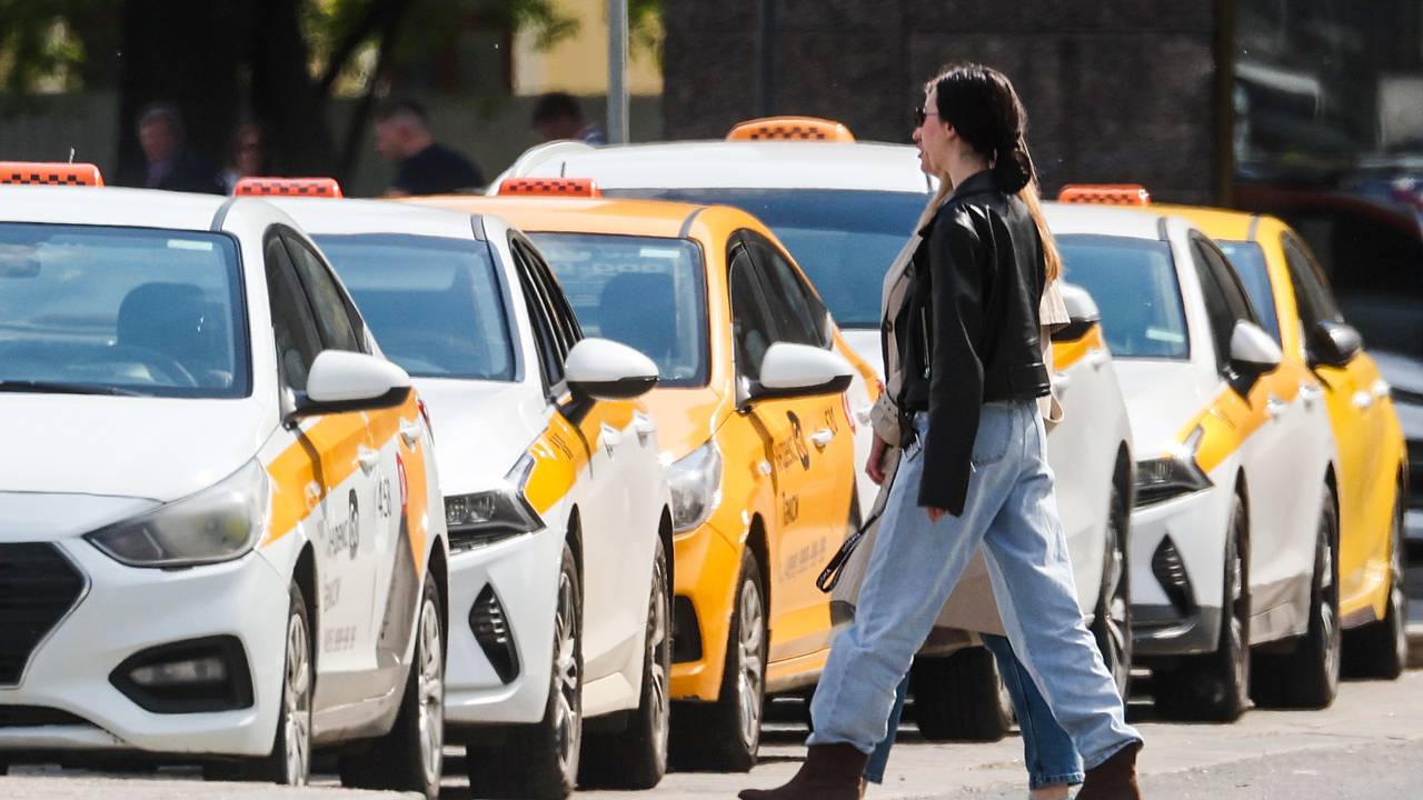 Россиян предупредили о росте цен на такси на 30-40 процентов