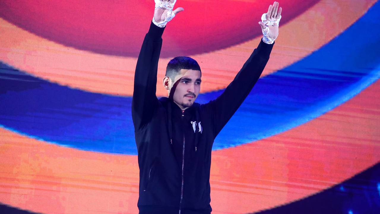 Российский боксер потерял временный титул чемпиона мира по версии WBA