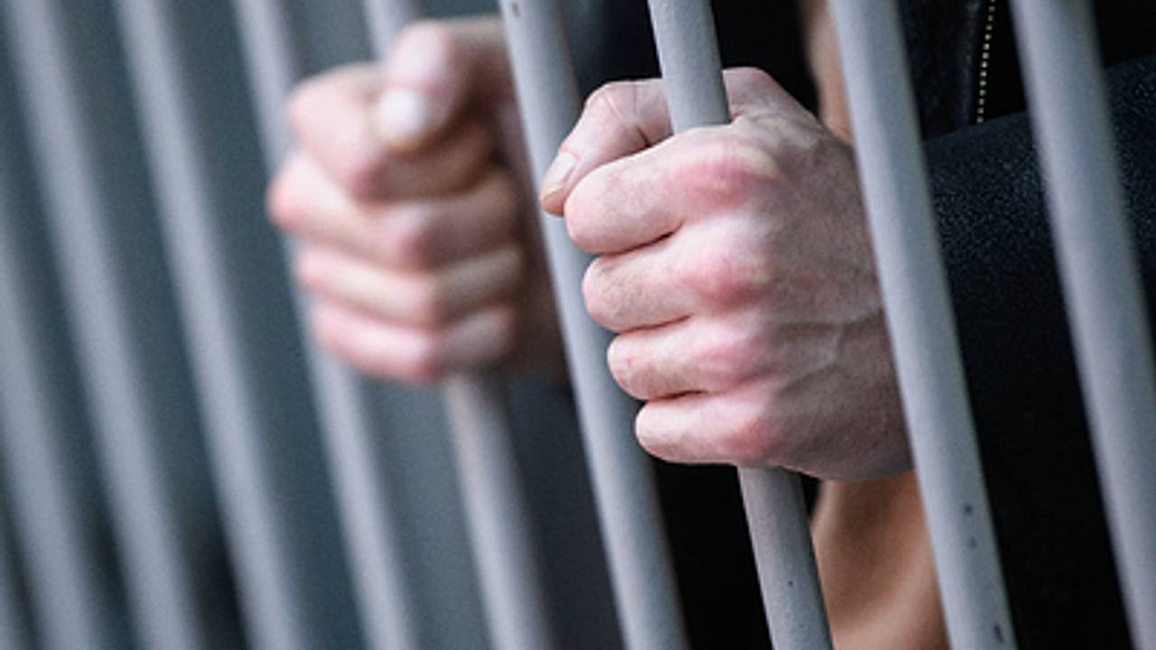 Моряк отказался признавать вину по делу о взрыве в многоэтажном доме в российском регионе