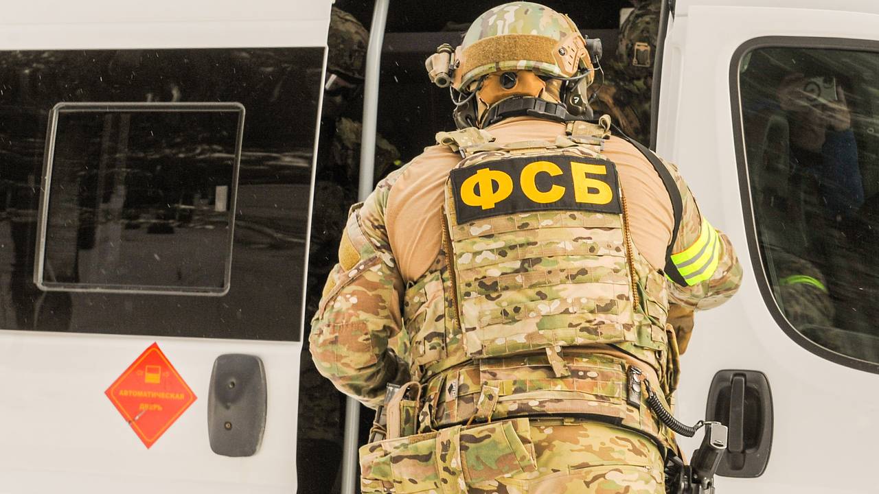 В ФСБ пригрозили завербованным для диверсий и шпионажа в России