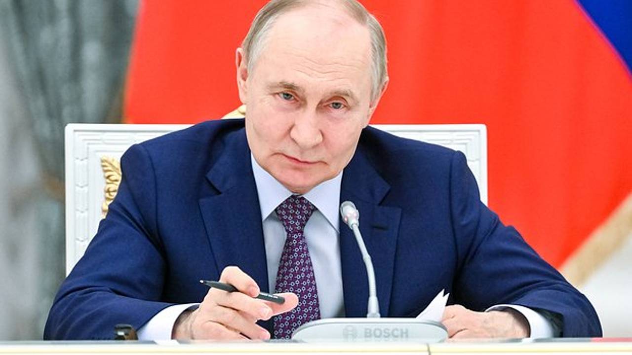 Боец в зоне СВО получил гитару с напутствием Путина