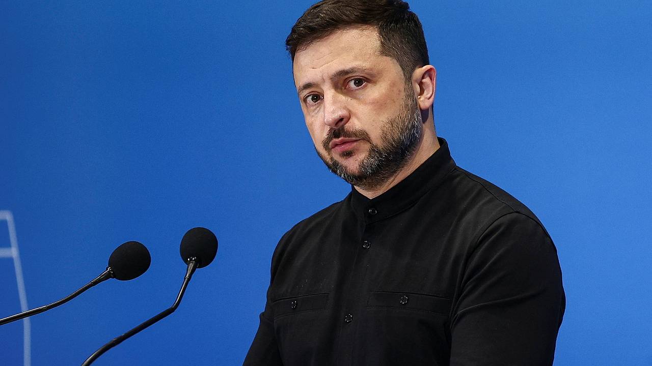 Зеленский созвонился с Макроном и обсудил оборону Украины