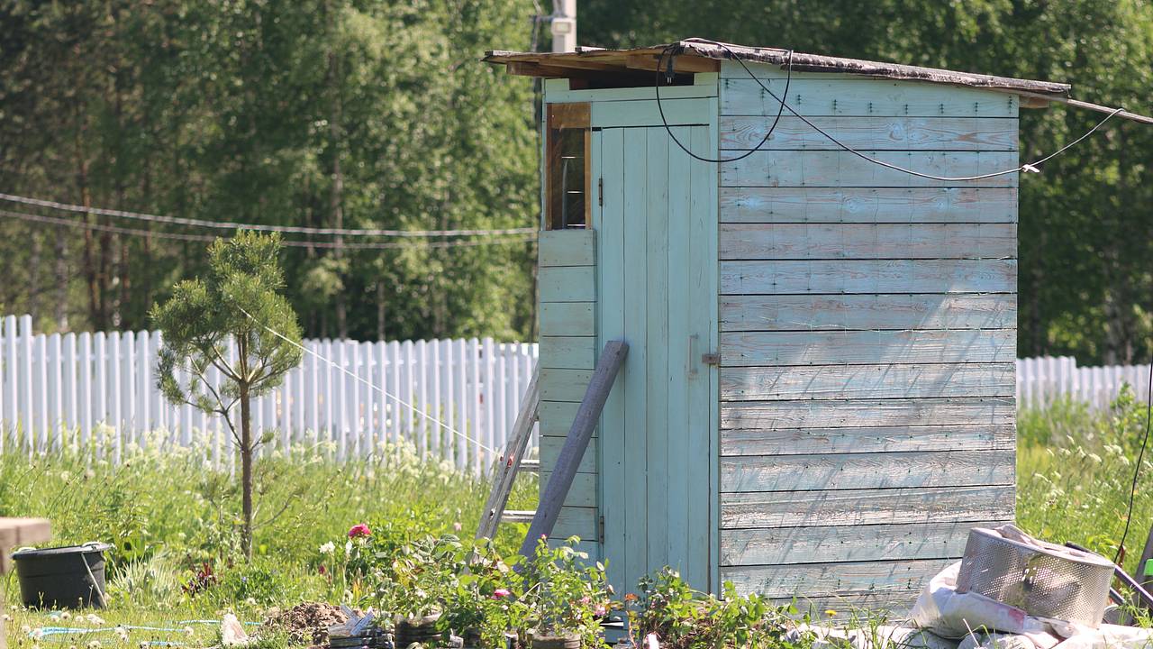Дачников предупредили о наказании за неправильные туалеты