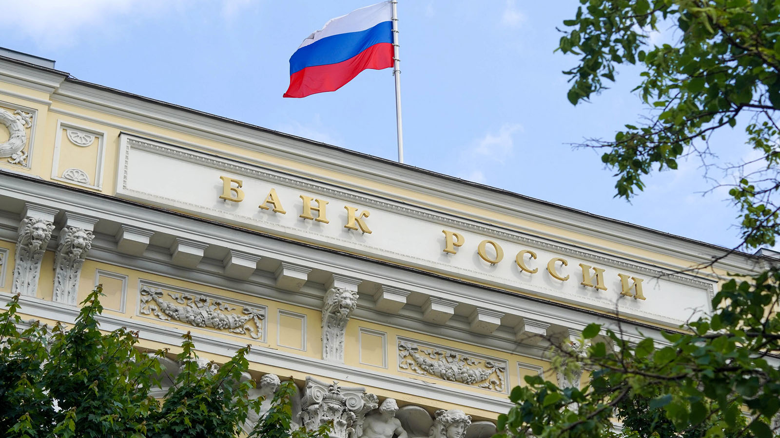 Почему Банк России в июле снова понизит ключевую ставку