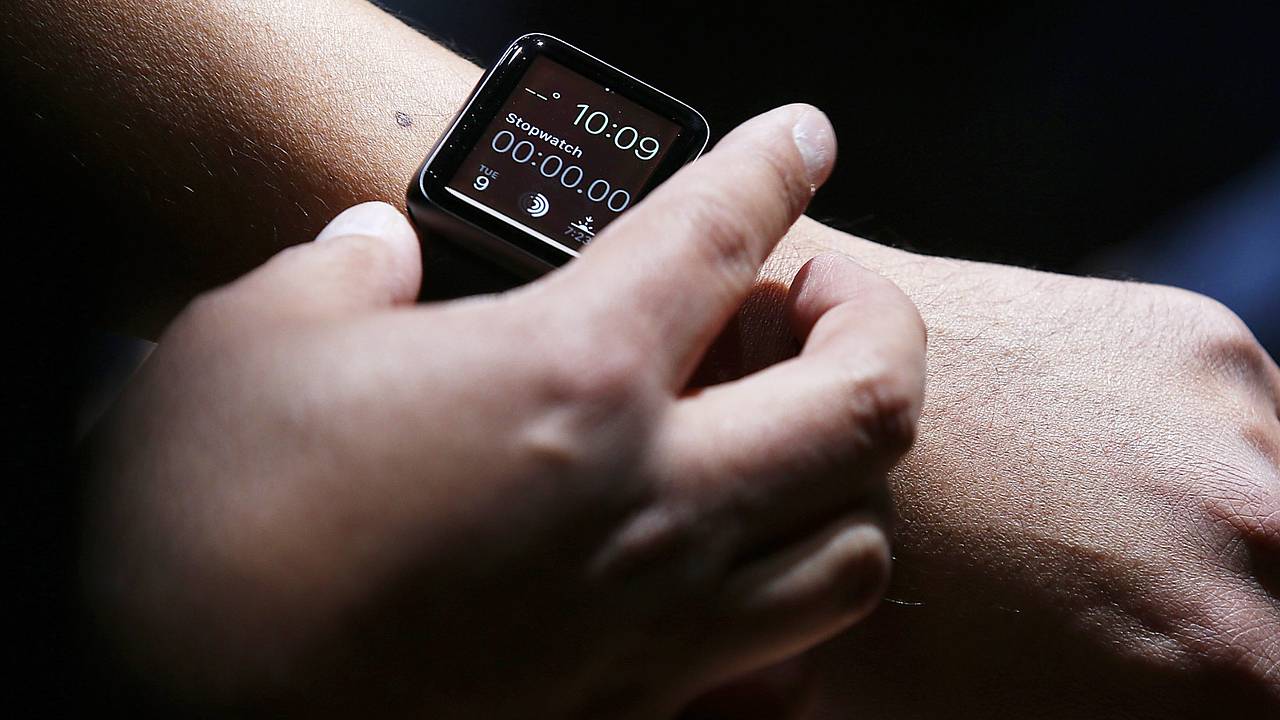 Первые Apple Watch признали устаревшими