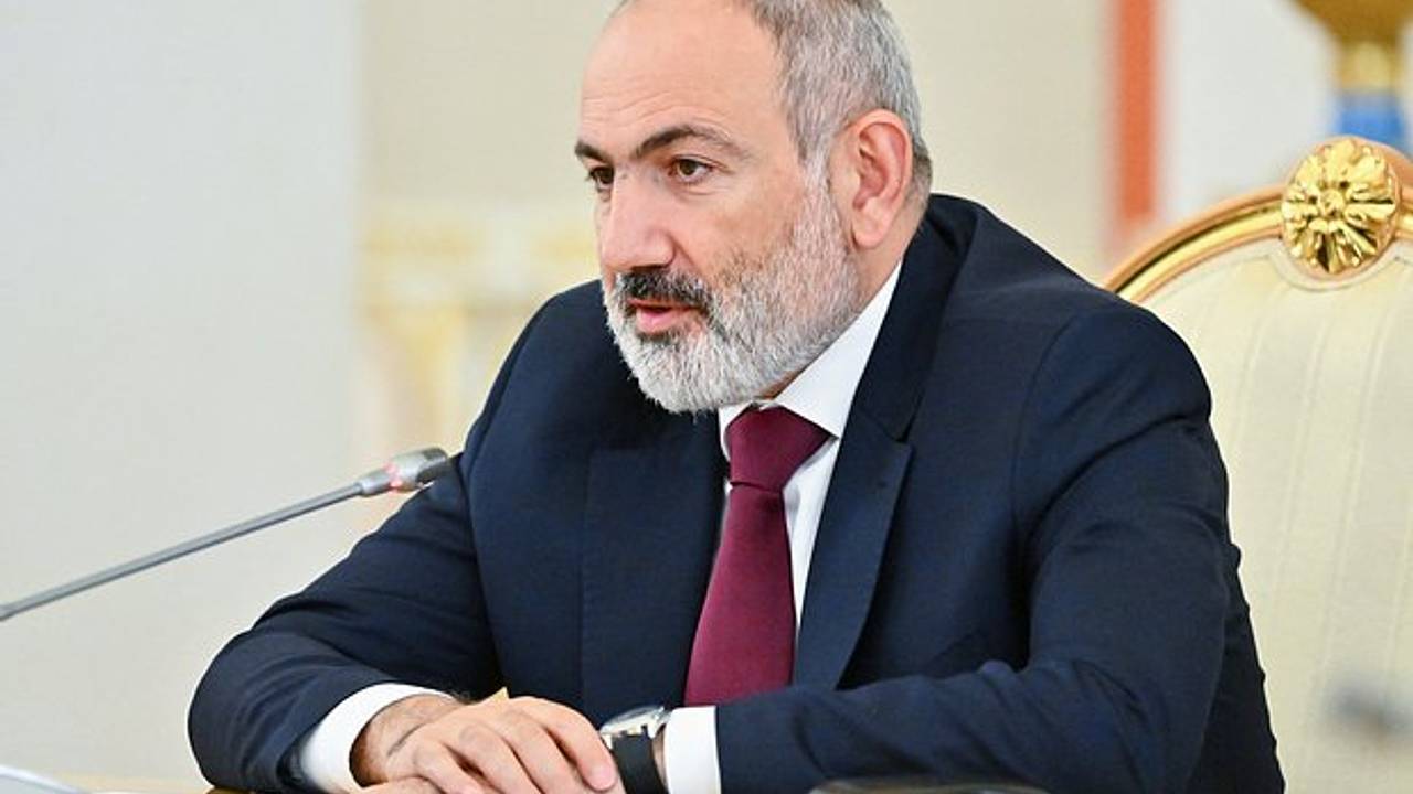Премьер Армении извинился за грубые высказывания в адрес церкви