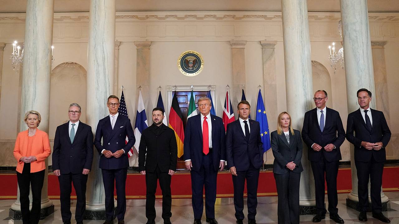 В США проанализировали фото европейских лидеров с Трампом и Зеленским
