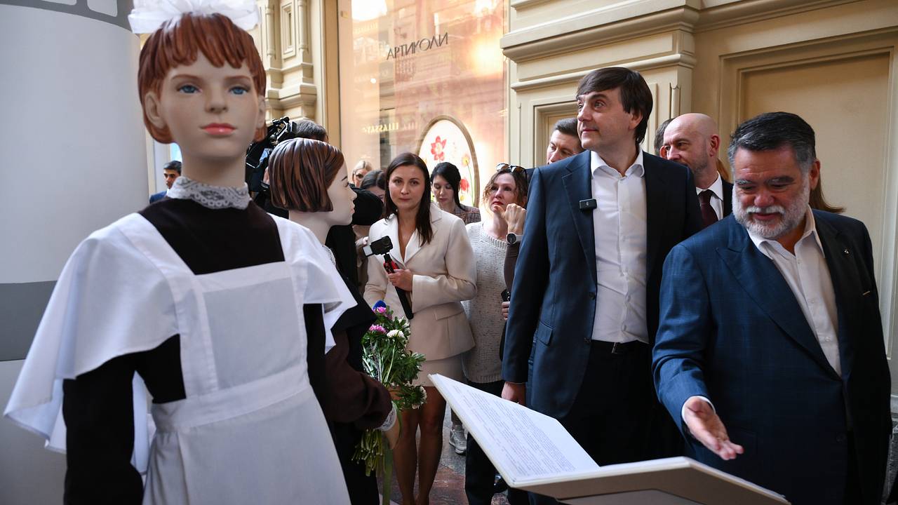 Кравцов порассуждал о единых требованиях к школьной форме