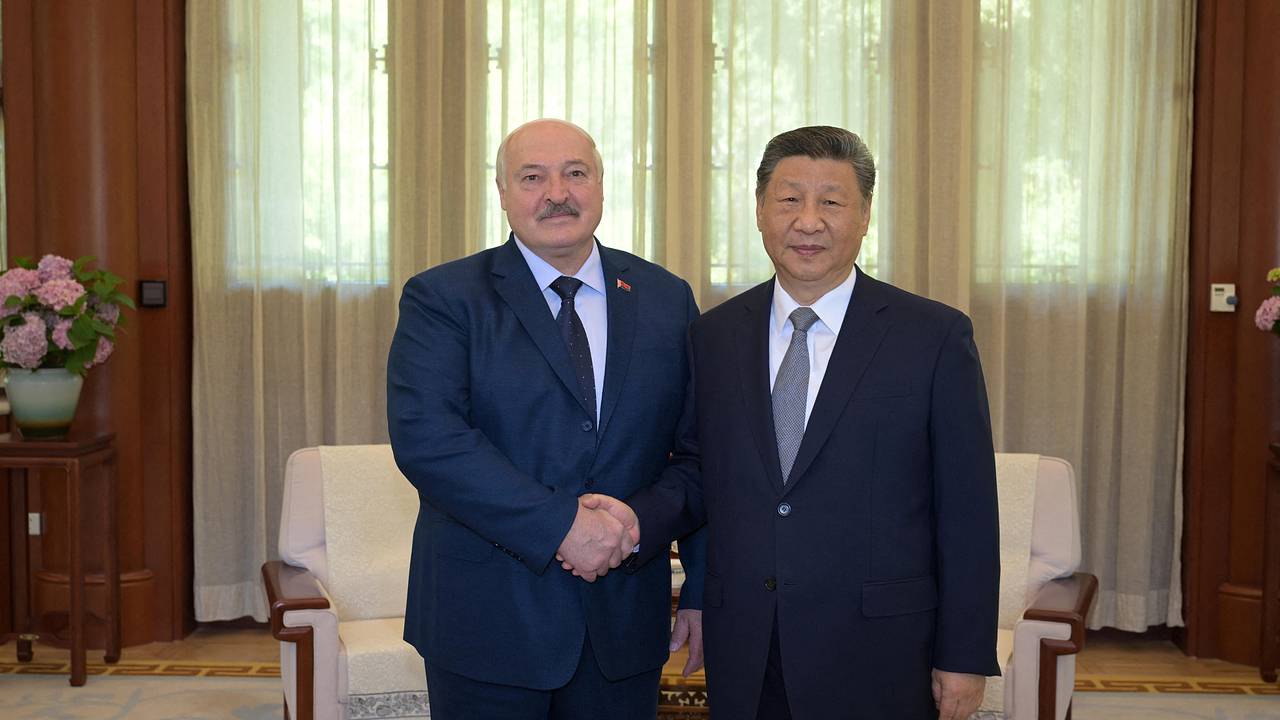 Си Цзиньпин провел встречу с Лукашенко в Тяньцзине