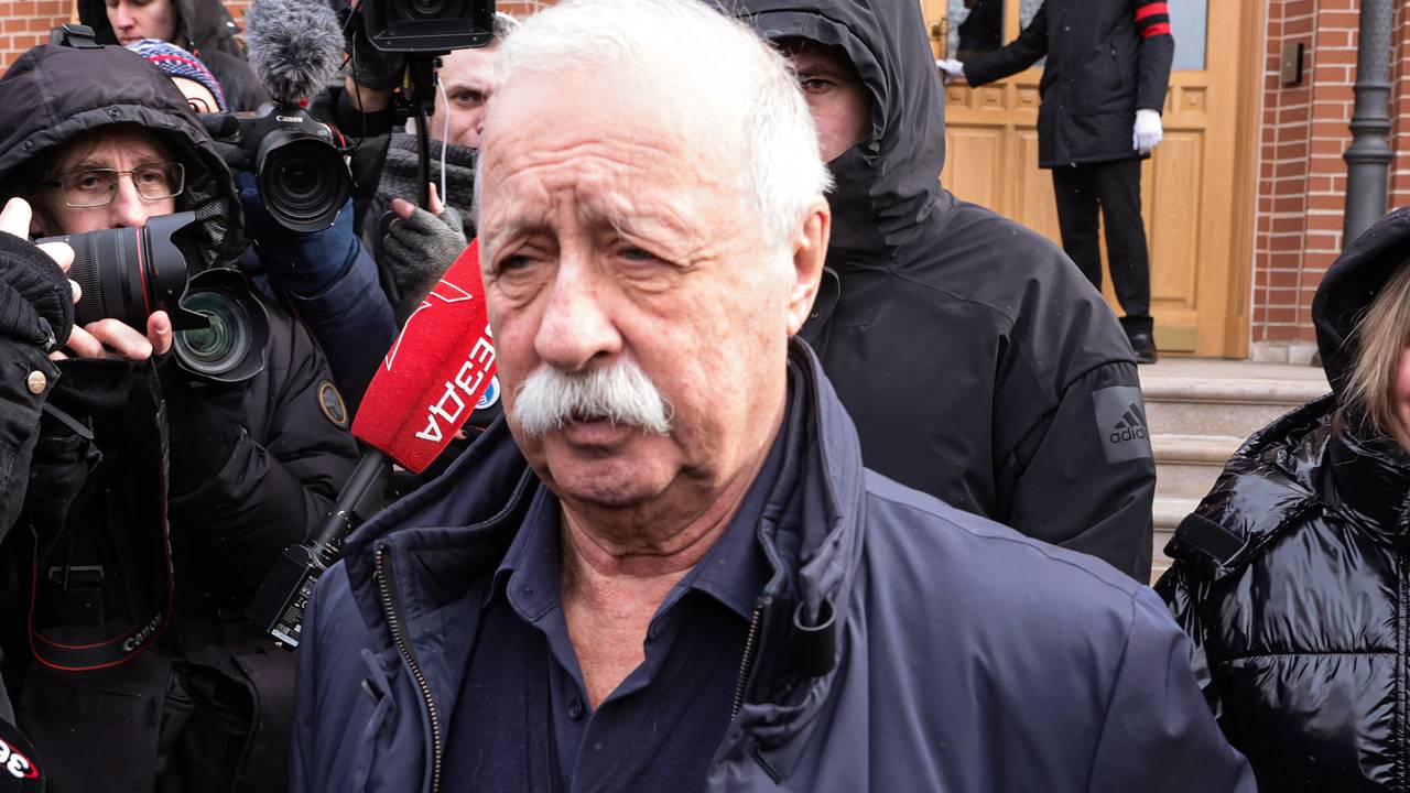 Якубовичу запретили пробовать подарки гостей «Поля чудес»